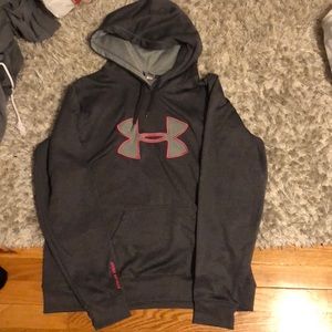 Women’s under armor sweat shirt